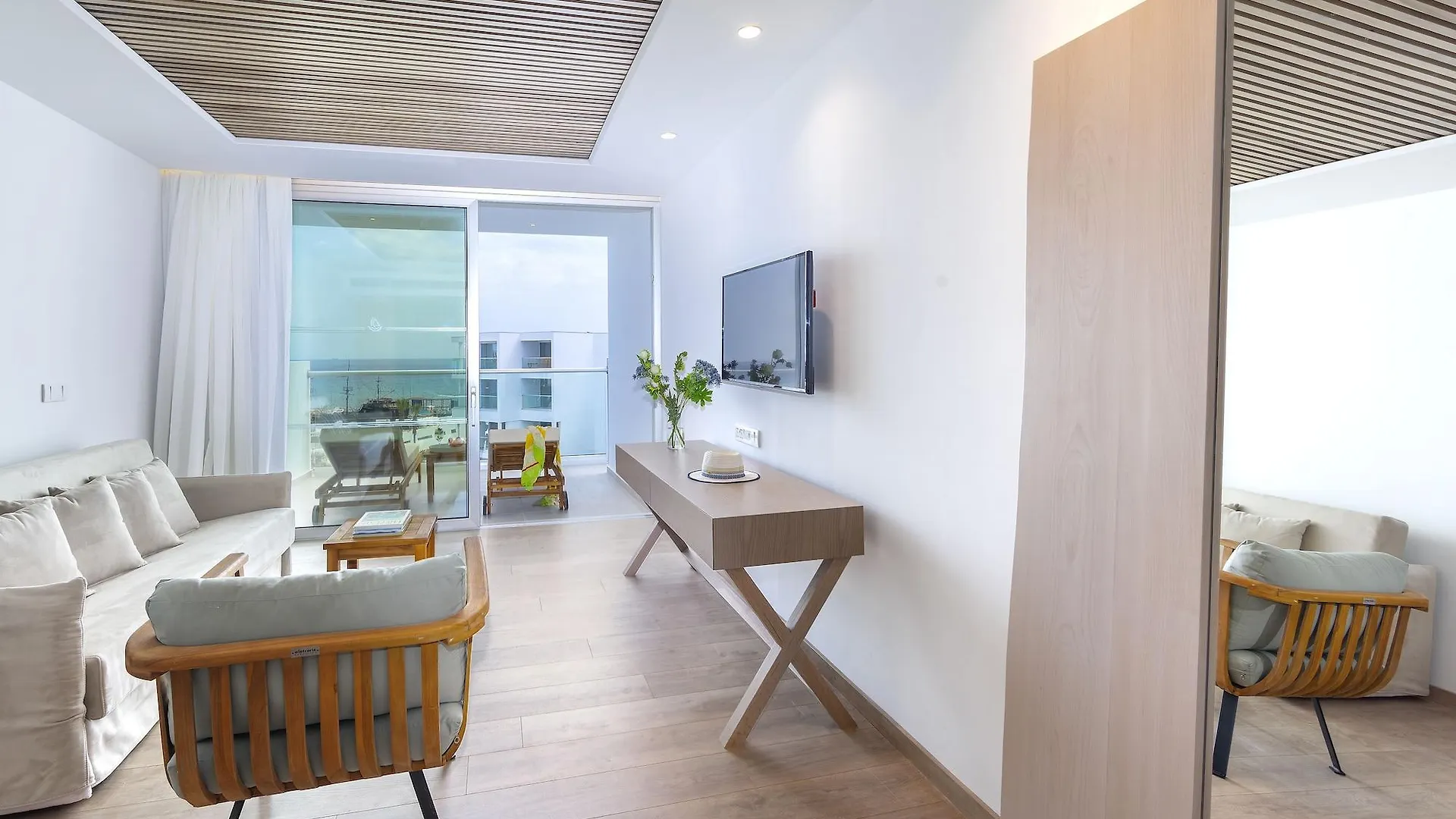 Limanaki Beach Hotel & Suites Айя-Напа 4*,